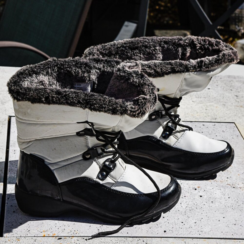 Weatherproof Janice Snow boots Size 8.5 W